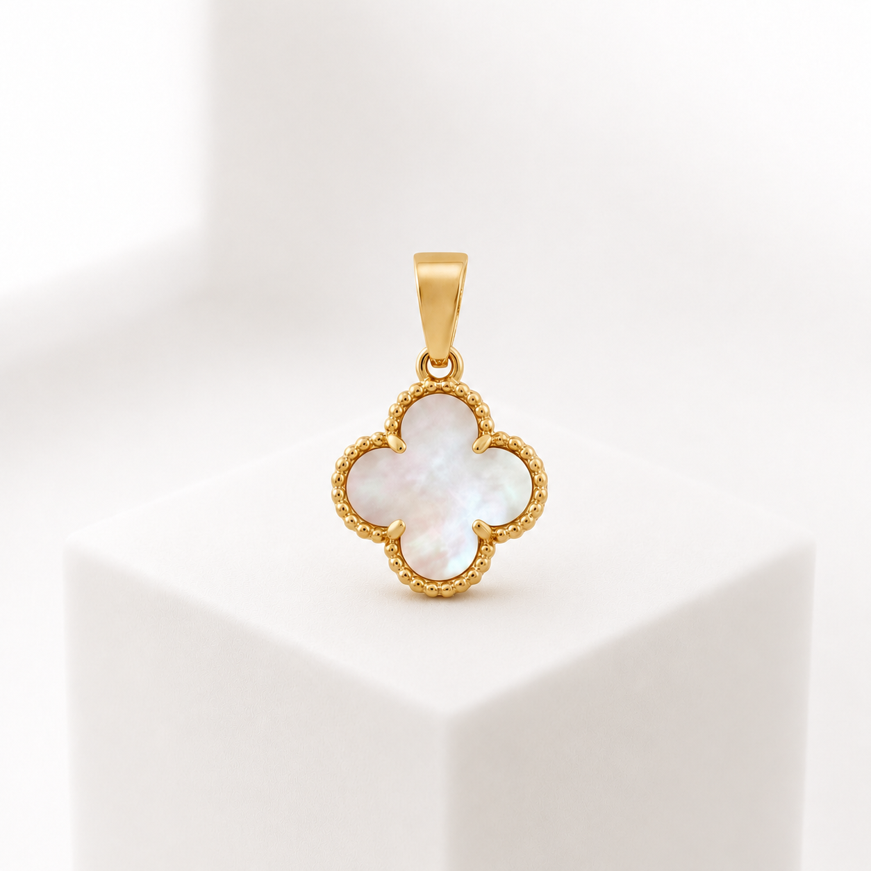 Dije Van Cleef  Nacar Pequeño